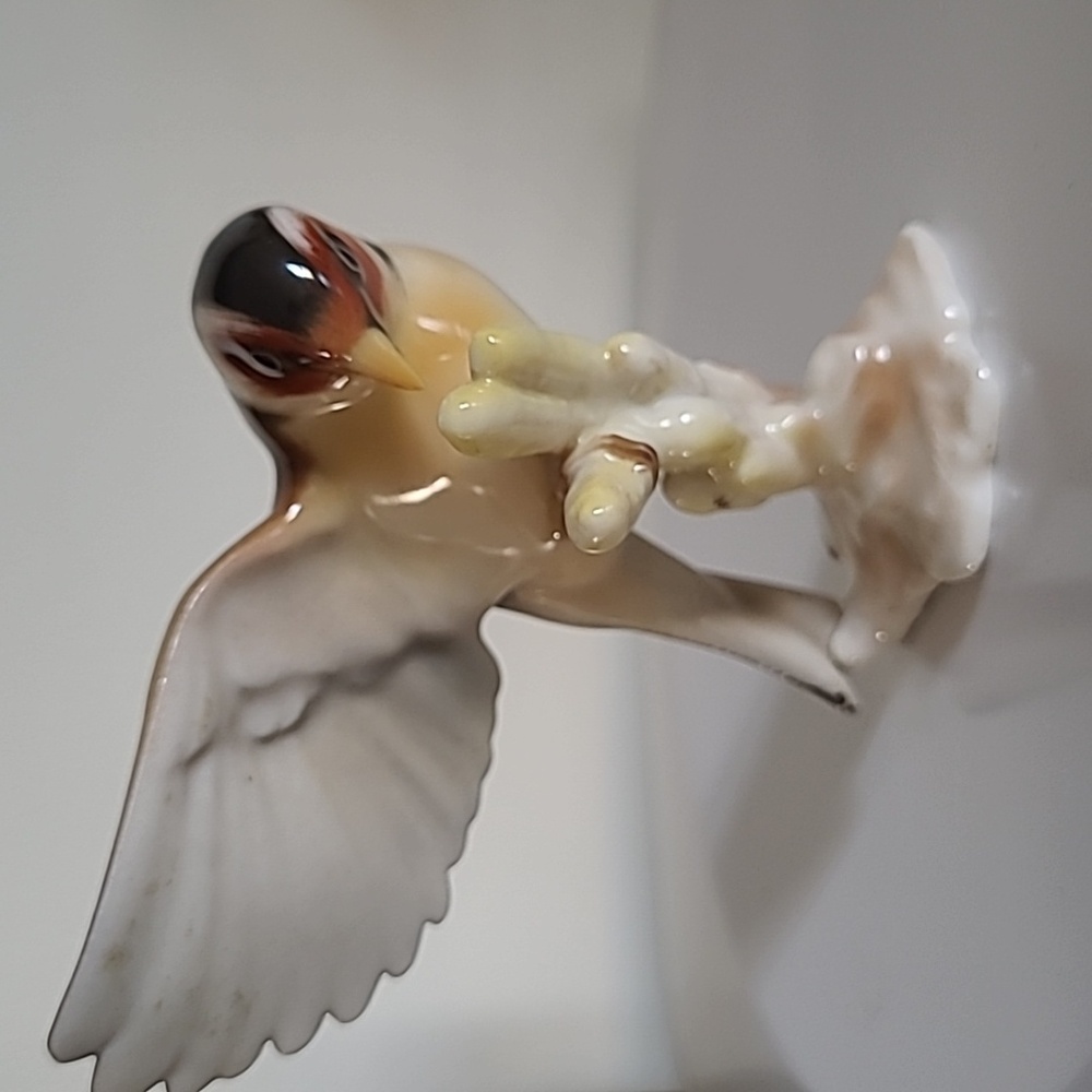 VTG porcelian/ bone China Goldfinch Bird Figurine Germany